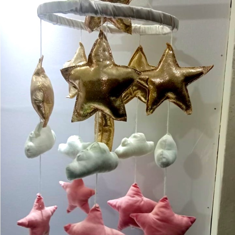 Kid’s crib hanging